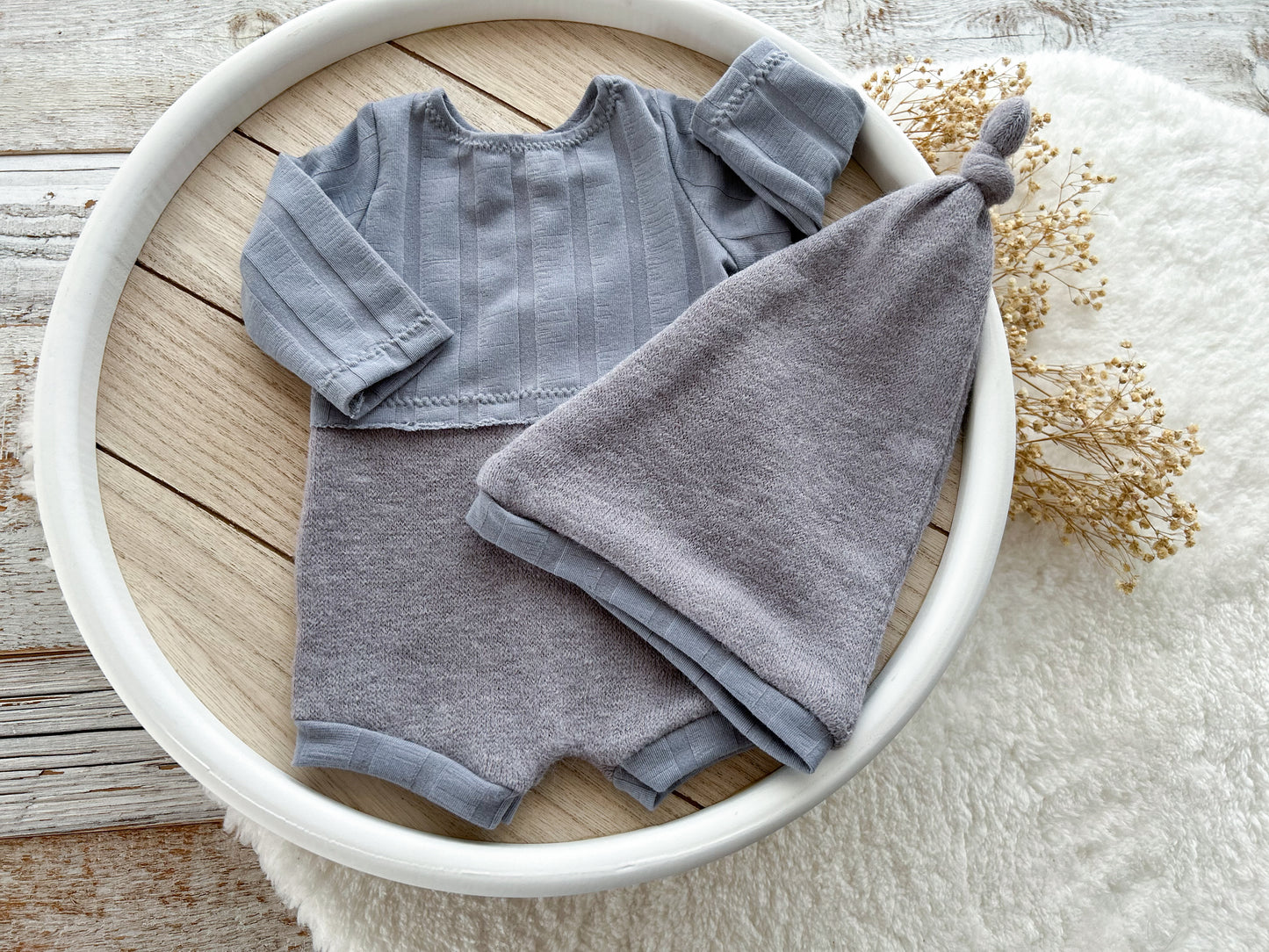 Newborn romper and sleepy hat set for photography sessions