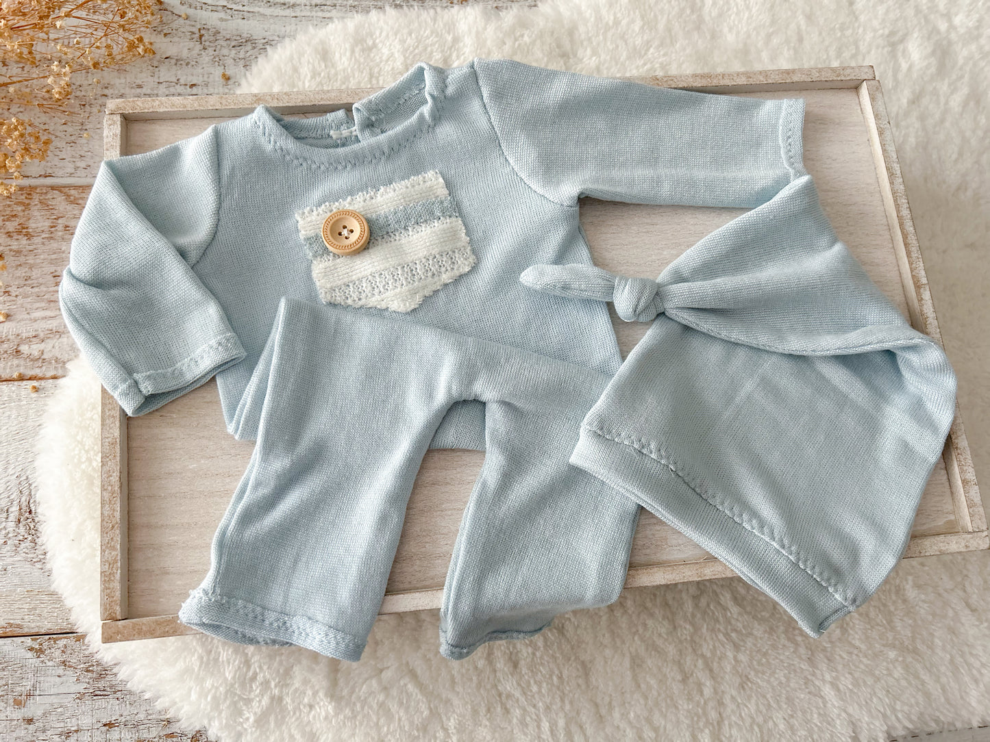 Newborn photography outfit with knit texture and pastel tones, perfect for boys.