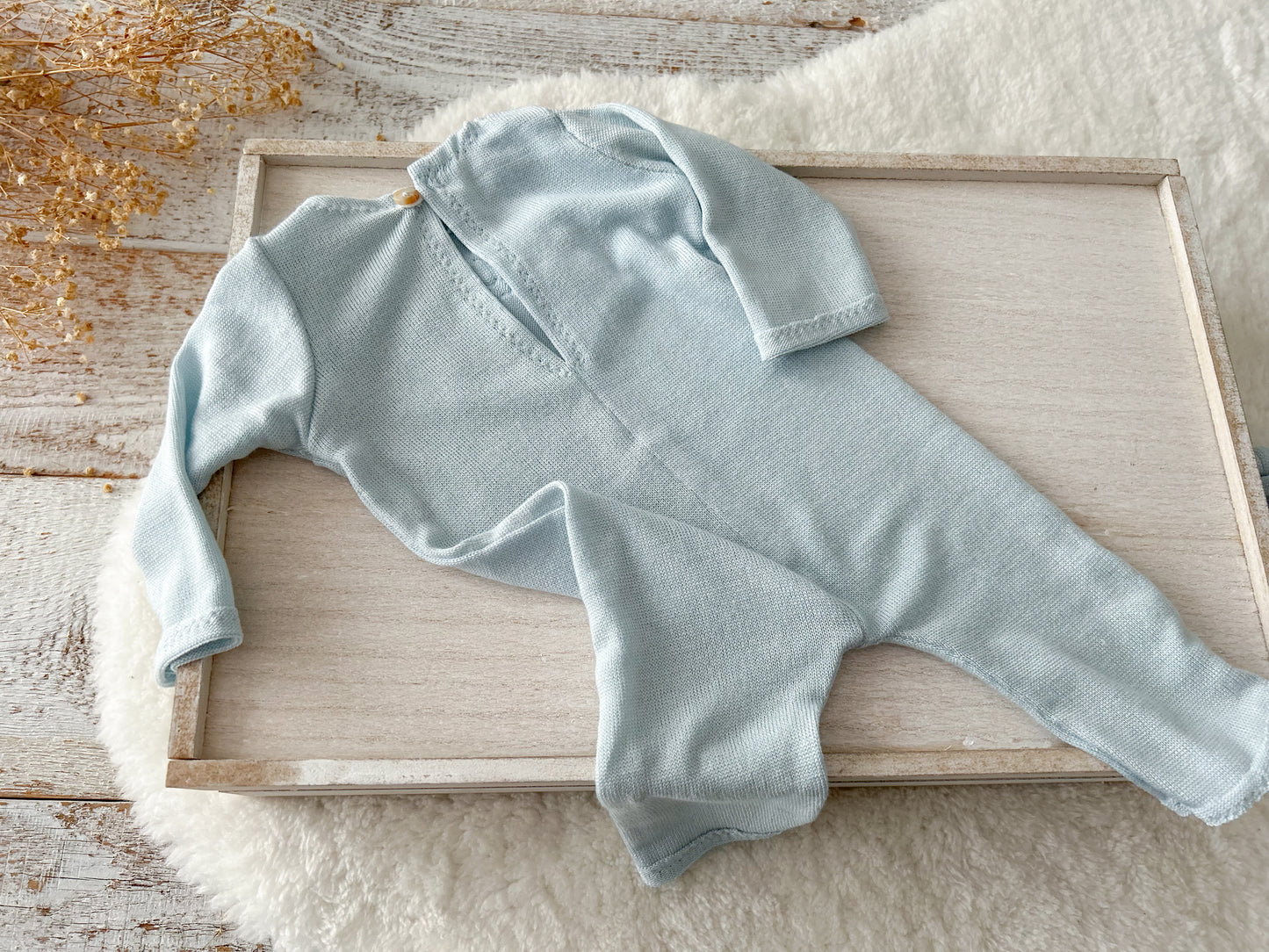 Newborn photography outfit with knit texture and pastel tones, perfect for boys.