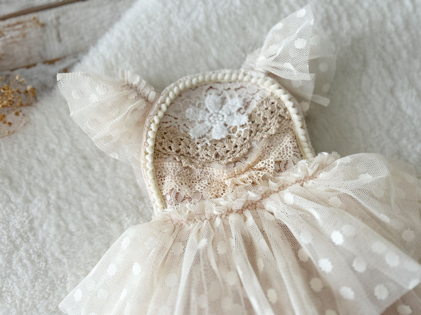Sitter girl photo outfit for first birthday, cake smash sessions, bohemian style, lace vintage