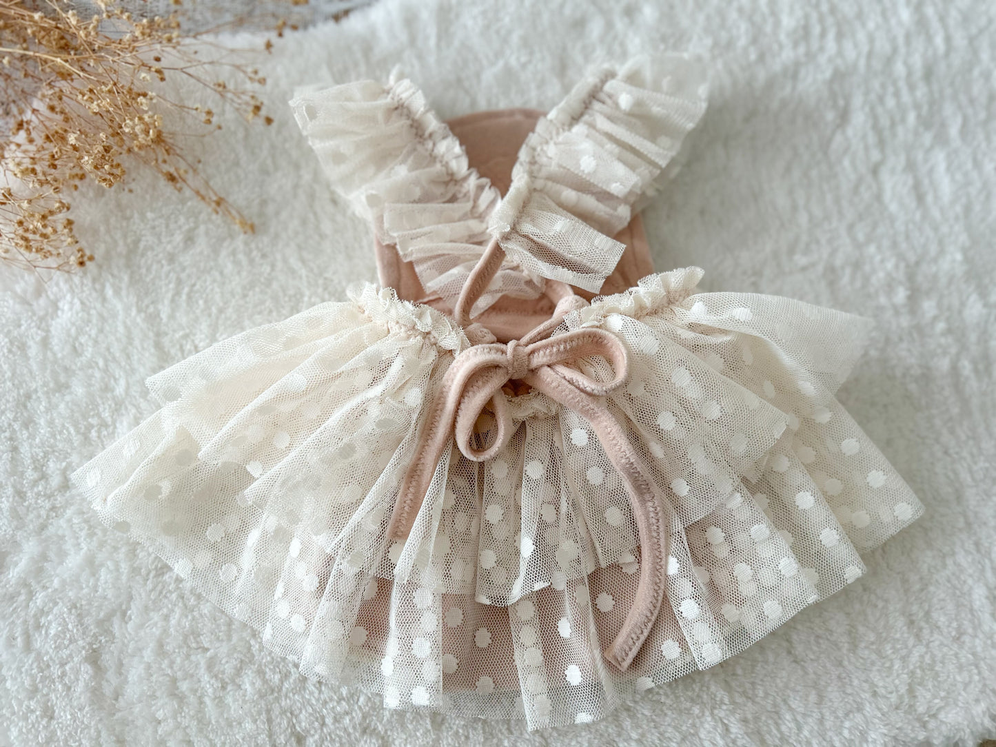 Ruffled romper for sitter baby girl photo shoot, milestone outfit in boho style with lace ruffles