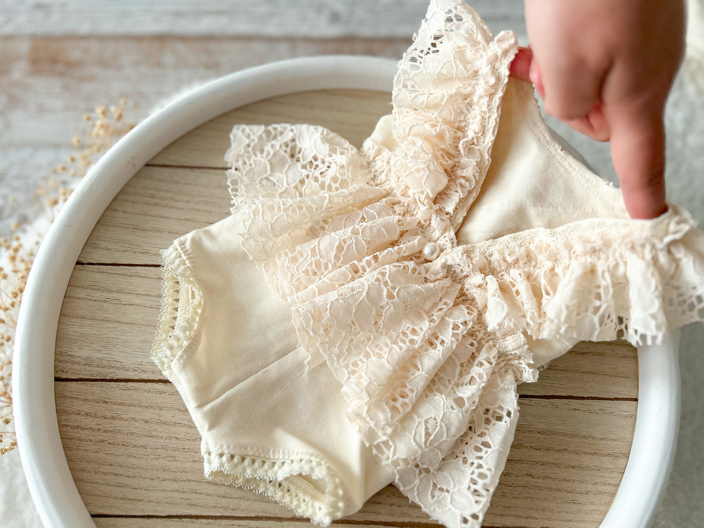 Photography outfit for baby girls, textured floral lace