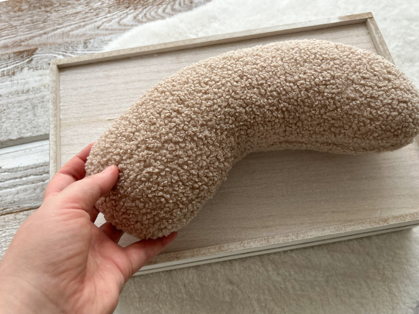 Newborn Posing Pillow – Curved Baby Support Prop