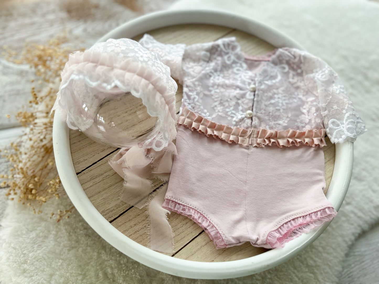 Baby girl photography set in newborn size: romper and lace bonnet