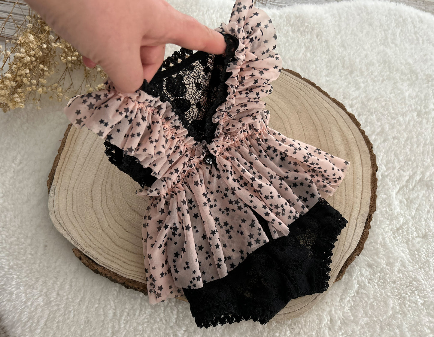 Newborn girl romper, Black lace baby outfit, Photography prop romper, Newborn ruffled romper