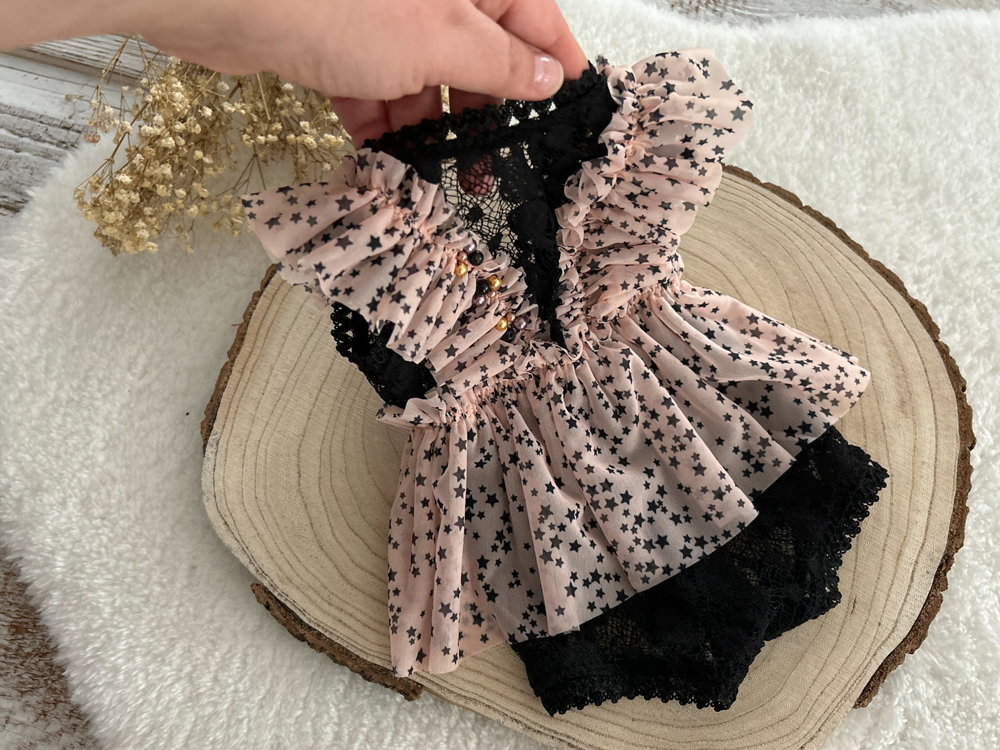 Newborn girl romper, Black lace baby outfit, Photography prop romper, Newborn ruffled romper