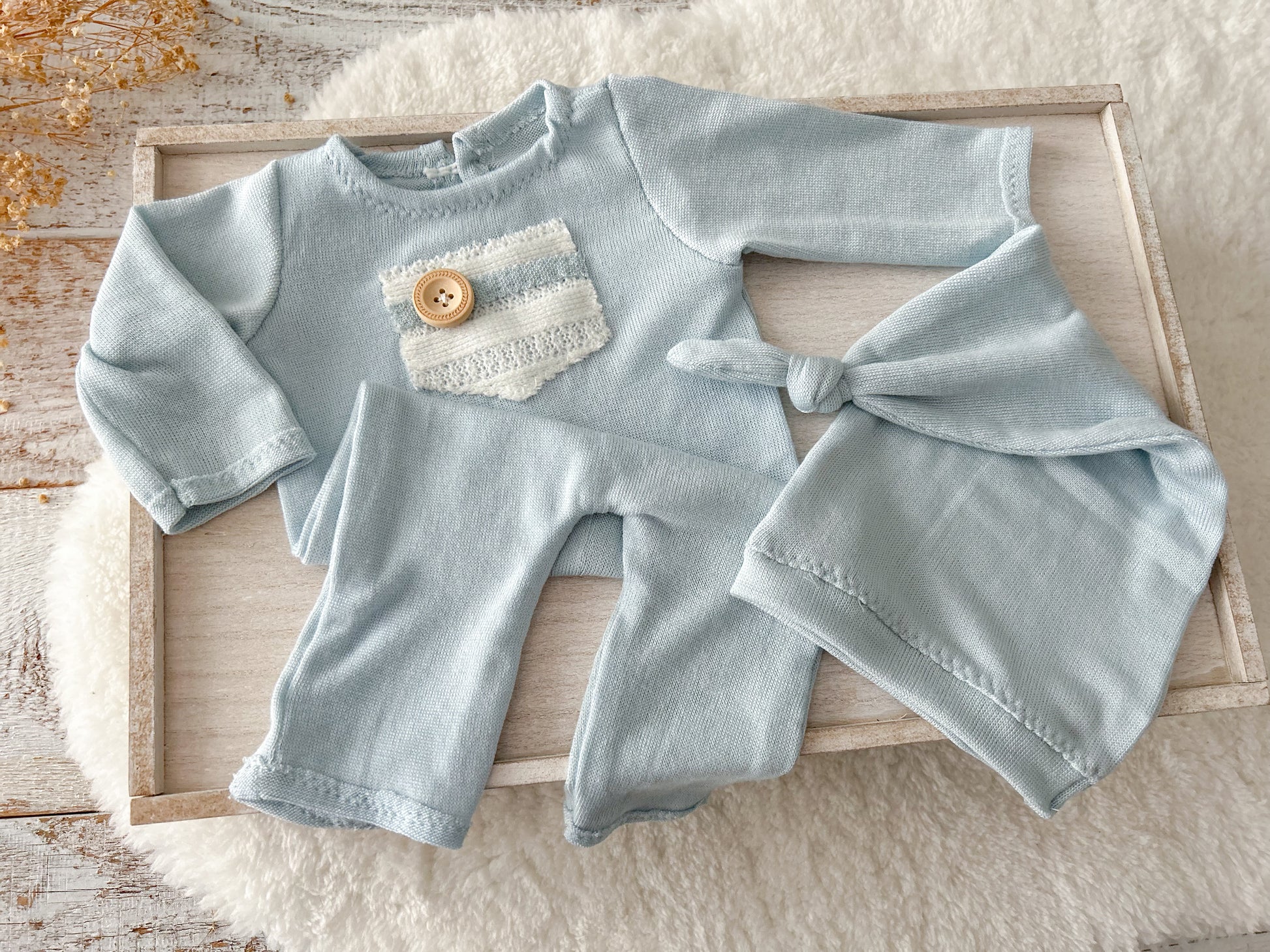 Newborn photography outfit with knit texture and pastel tones, perfect for boys.