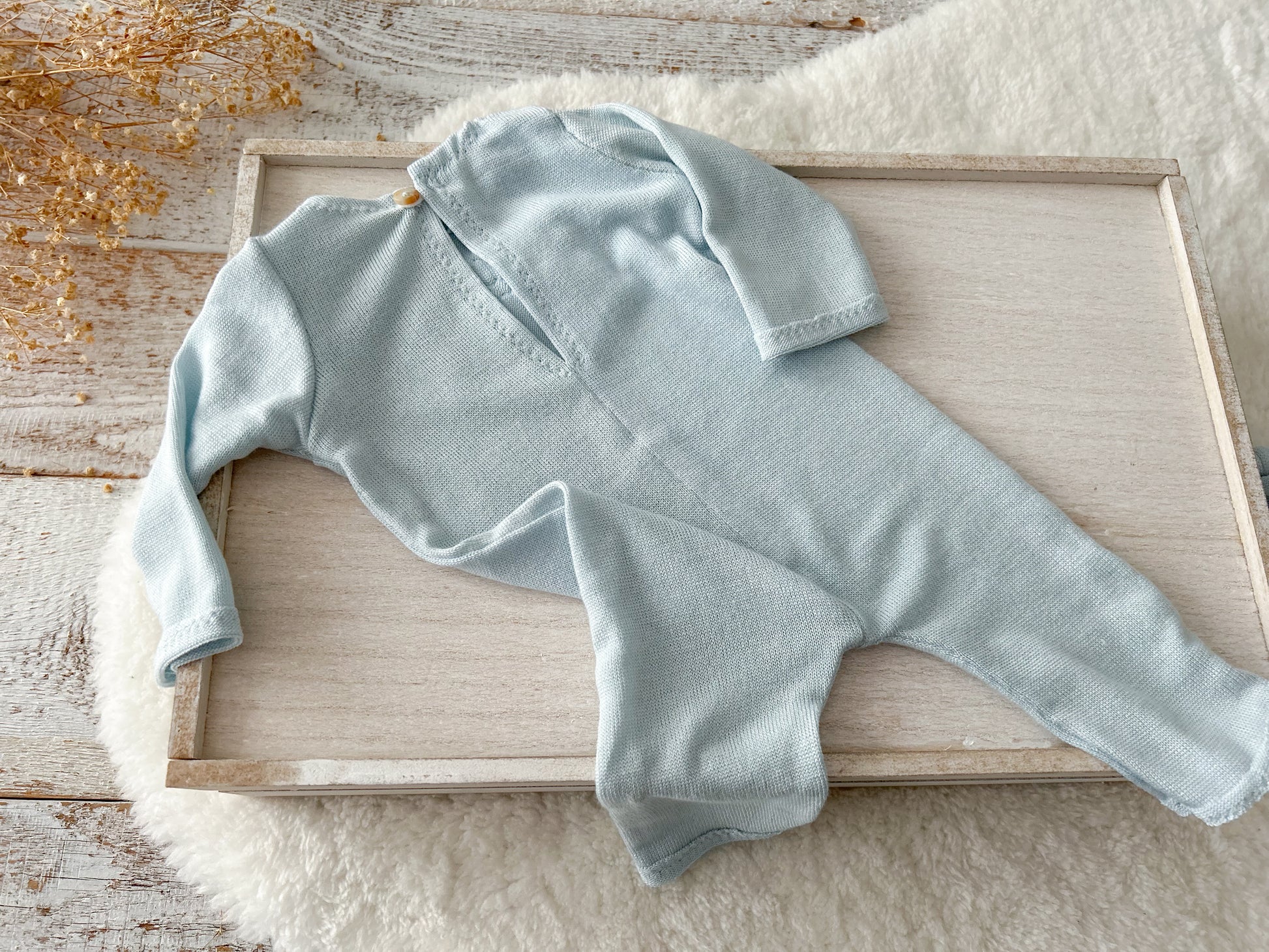 Newborn photography outfit with knit texture and pastel tones, perfect for boys.