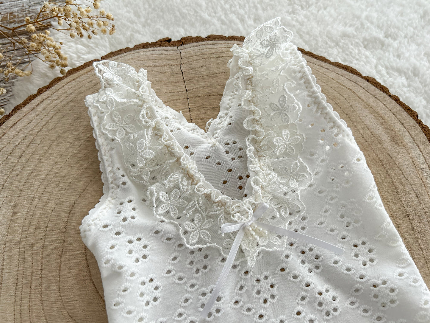 White newborn girl romper, Photo prop outfit for baby girls, Neutral lace baby romper, Photography prop