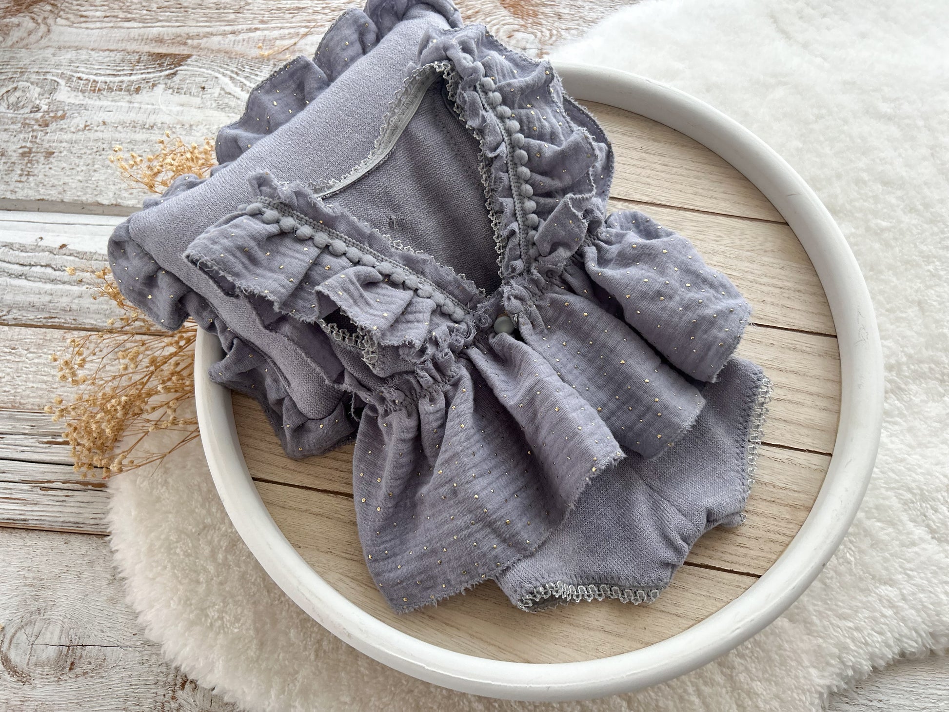 Newborn photo romper and matching ruffled posing pillow