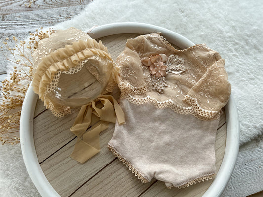 Beige newborn lace romper and bonnet set – baby girl photography outfit