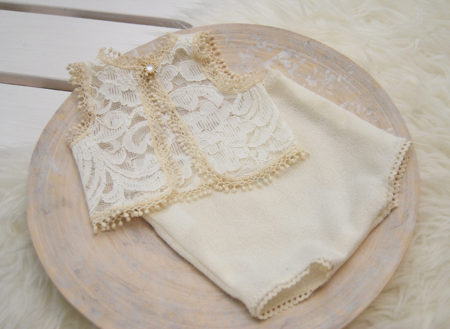 Newborn girl lace outfit photo prop: top & baby panties, ivory lace photography prop, boho baby clothes