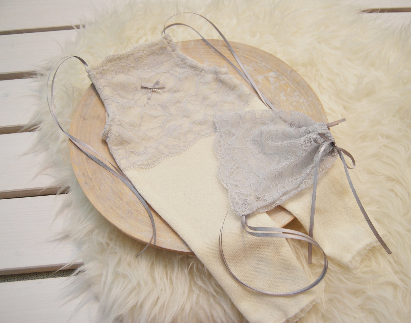 Newborn romper & lace bonnet for first photo shoot, newborn photo prop set