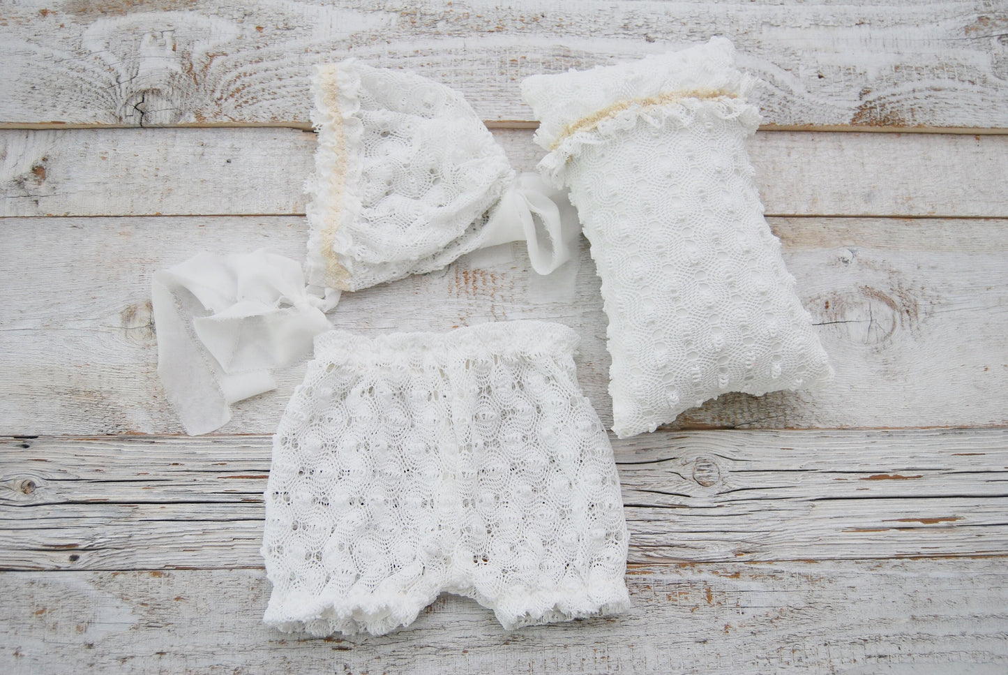 Newborn photo outfit for girls: lace bonnet and bloomers in white, peach and beige color options