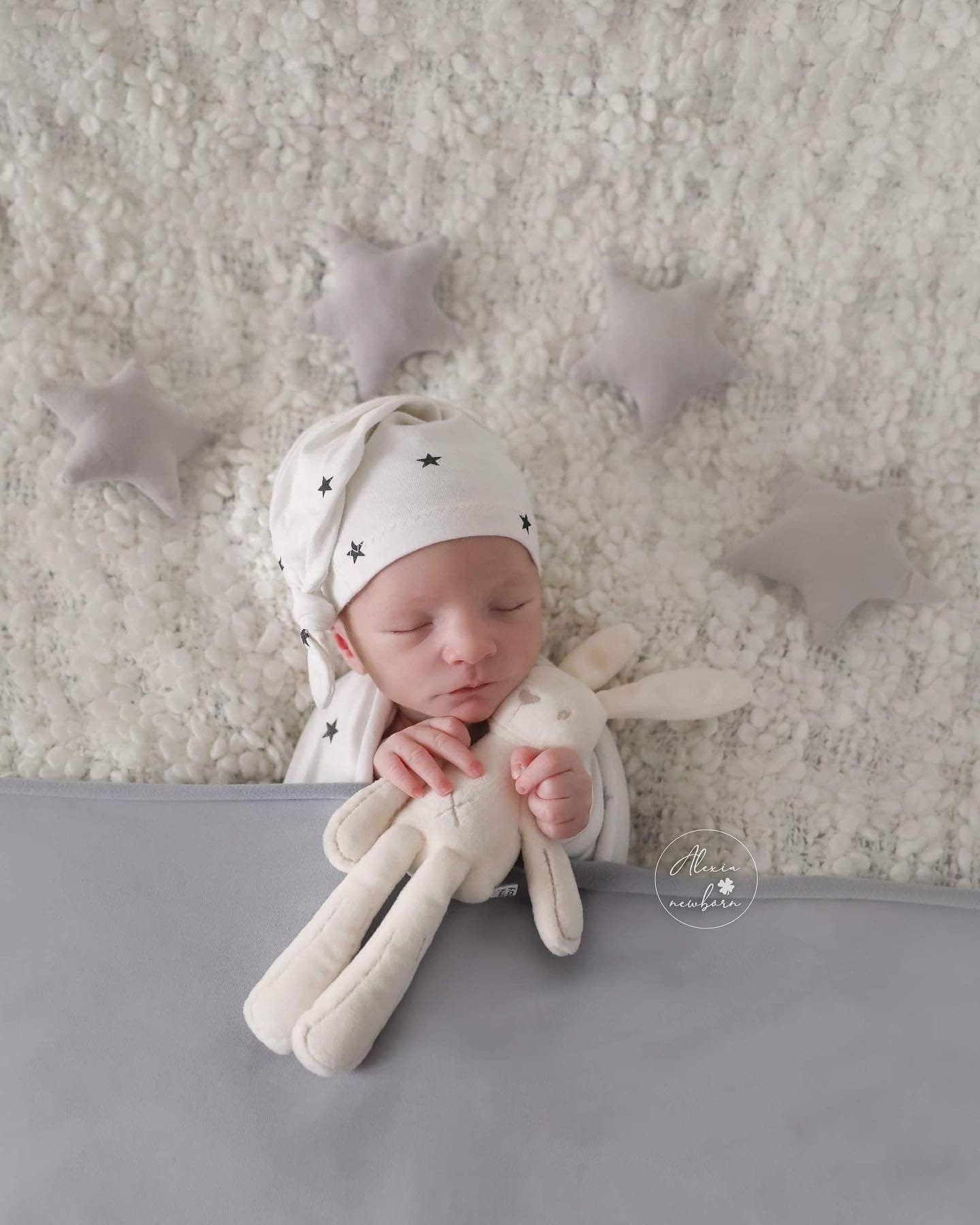 Newborn outfit set: suspender pants, sleepy hat, fabric wrap, white with black stars photo prop