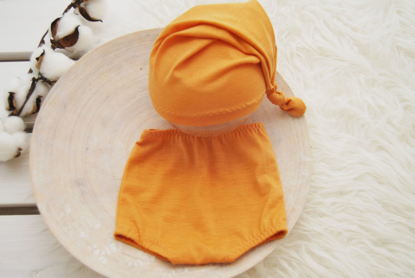 Newborn photo prop set: sleepy hat and panties, yellow baby outfit for newborn photography