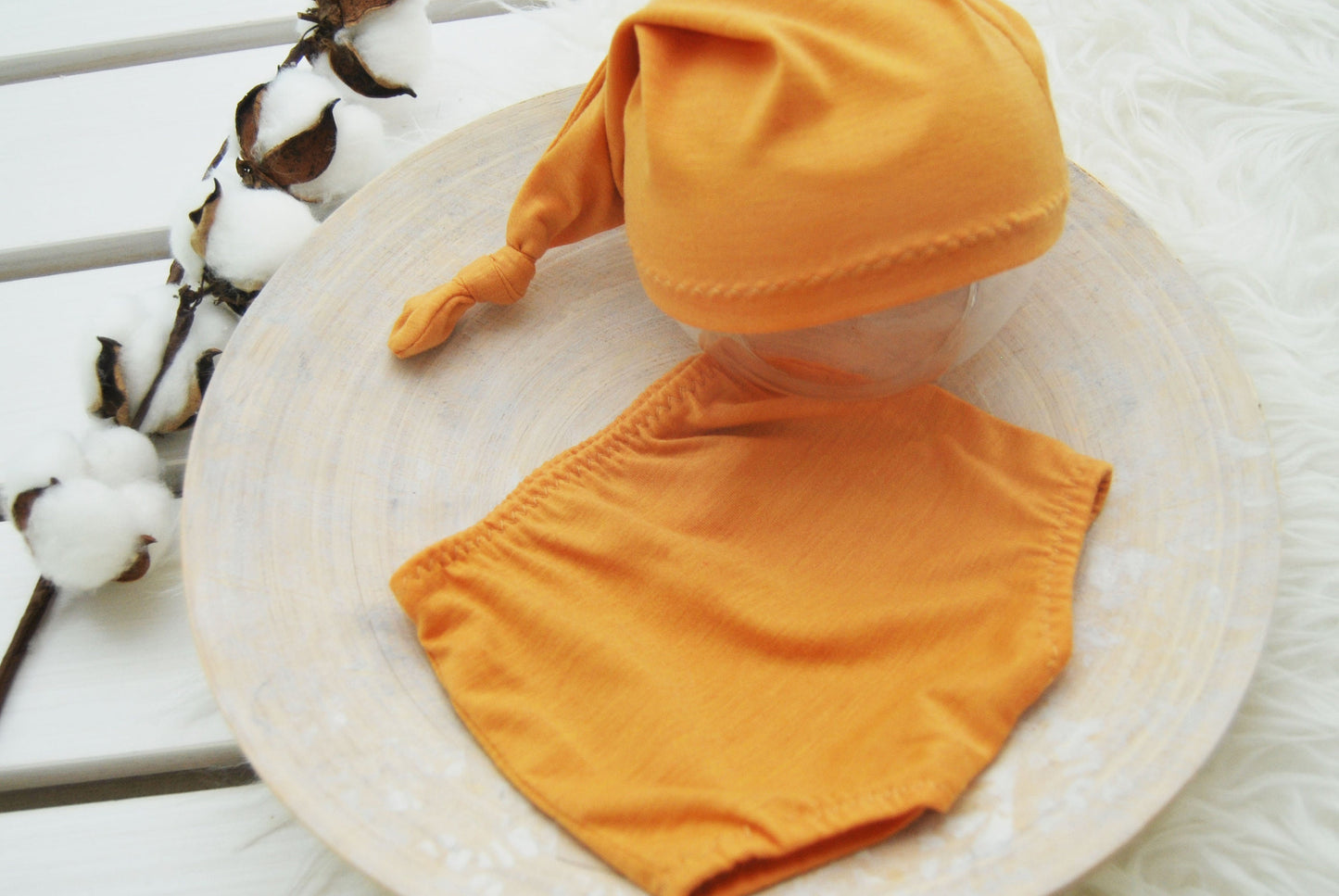 Newborn photo prop set: sleepy hat and panties, yellow baby outfit for newborn photography