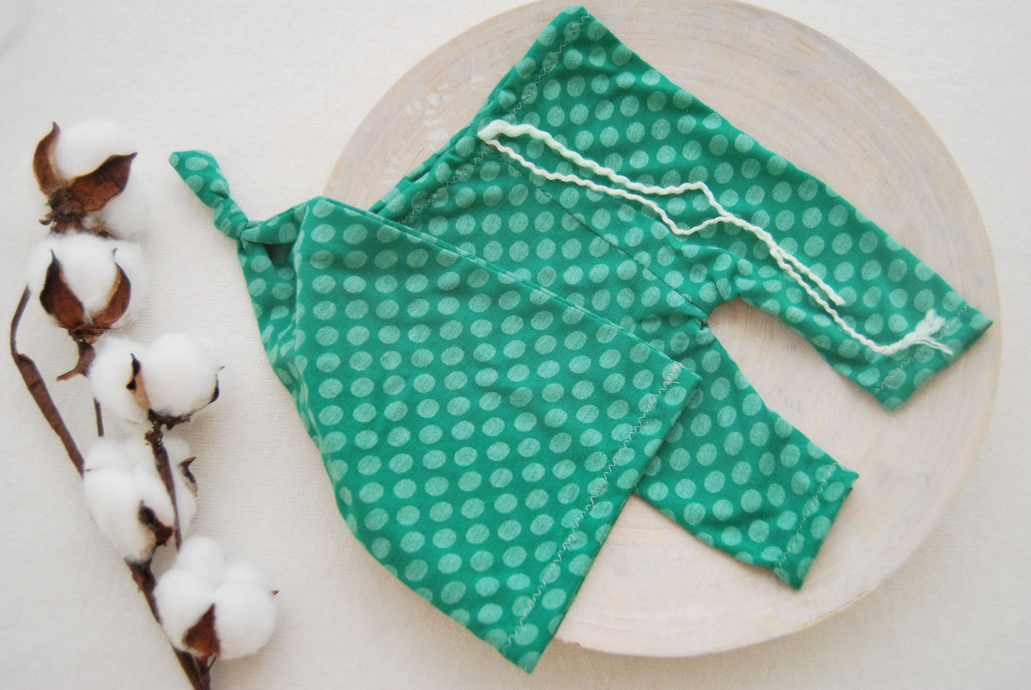 Green baby photo prop set: sleepy hat and pants, newborn photography prop