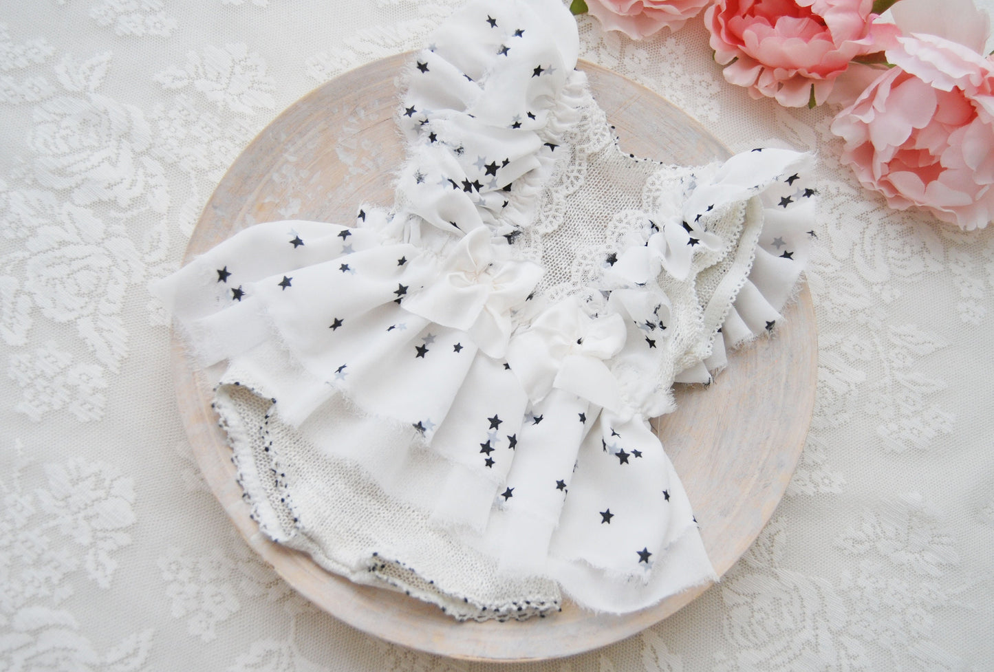 Newborn roper photo prop, photography outfit baby girl, white ruffled romper with little stars