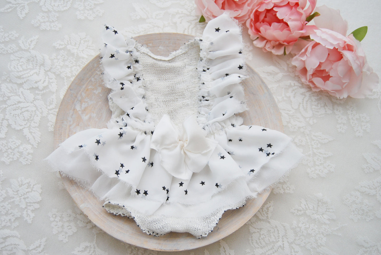 Newborn roper photo prop, photography outfit baby girl, white ruffled romper with little stars