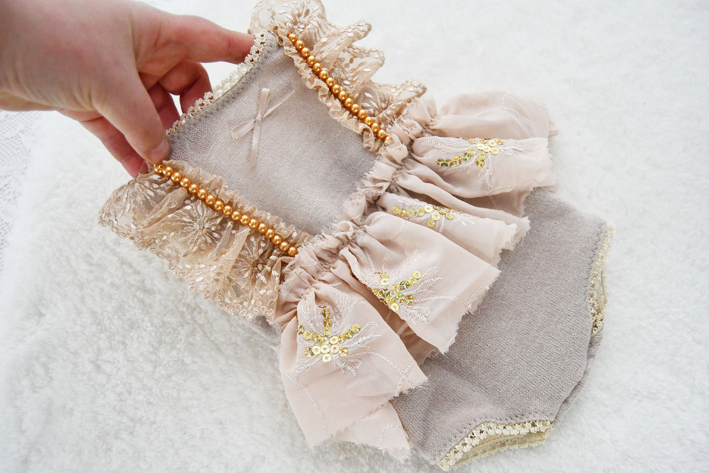 Photo Outfit Girl, Newborn Romper Photography, Newborn Baby Girl Outfit, Newborn Photography Prop Girl, Beige Ruffled Romper with Sequins