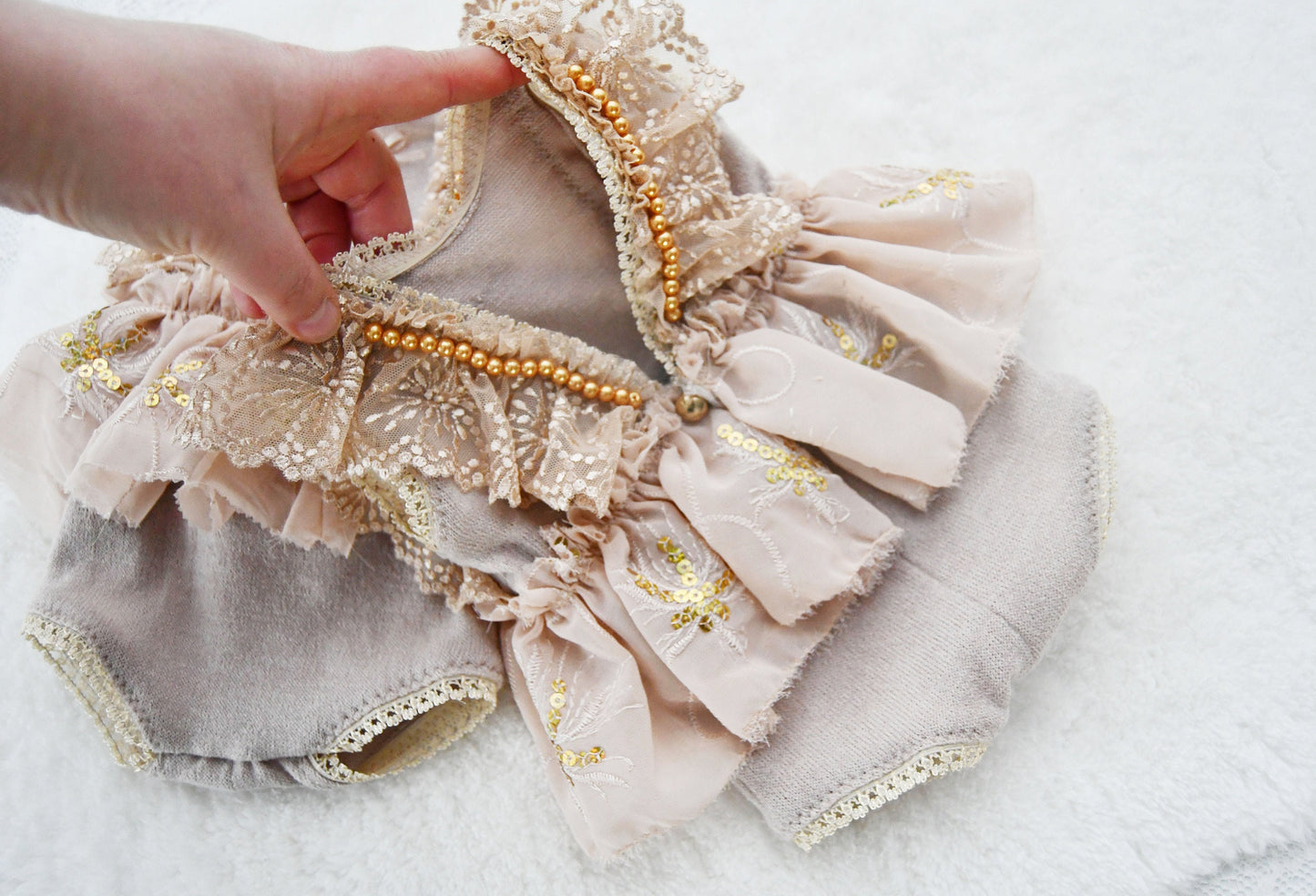 Photo Outfit Girl, Newborn Romper Photography, Newborn Baby Girl Outfit, Newborn Photography Prop Girl, Beige Ruffled Romper with Sequins