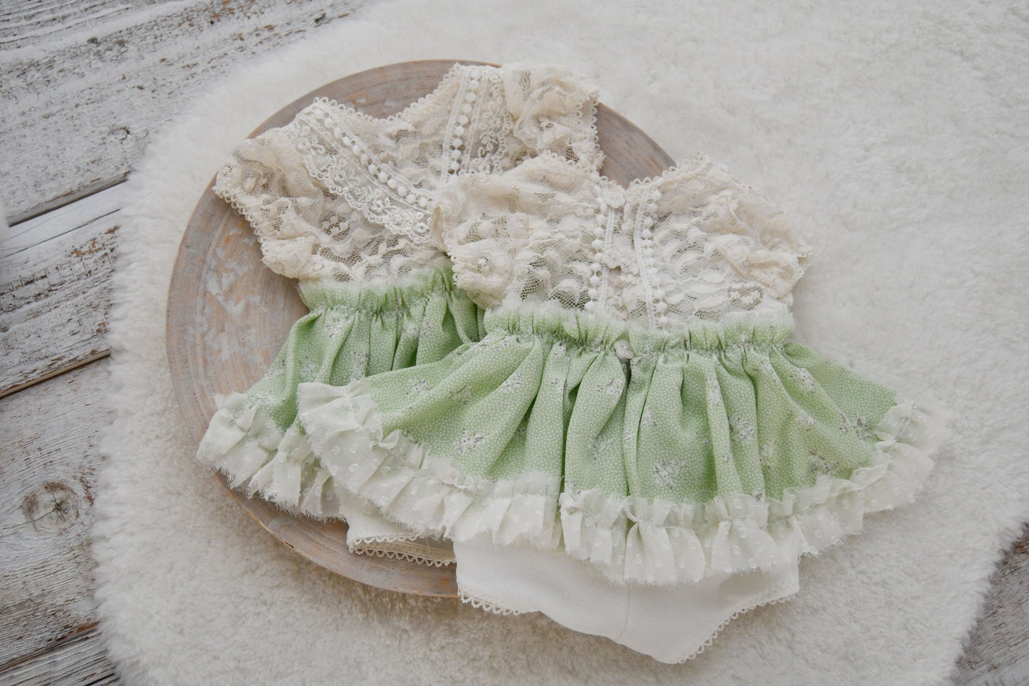 Newborn Romper Baby Girl, Spring Photo Outfit, Green Baby Dress, Ruffled Romper for Photo Shoots, Newborn Girl Photo Outfit