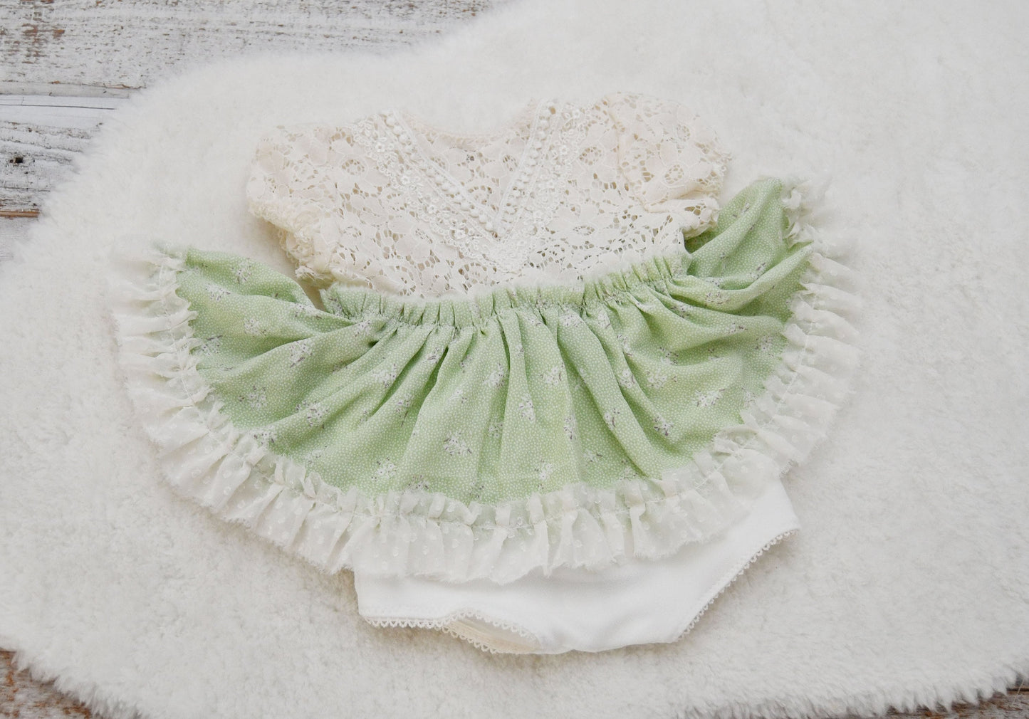 SITTER Romper Baby Girl, Spring Photo Outfit, Green Baby Dress, Ruffled Romper for Photo Shoots, SITTER Girl Photo Outfit