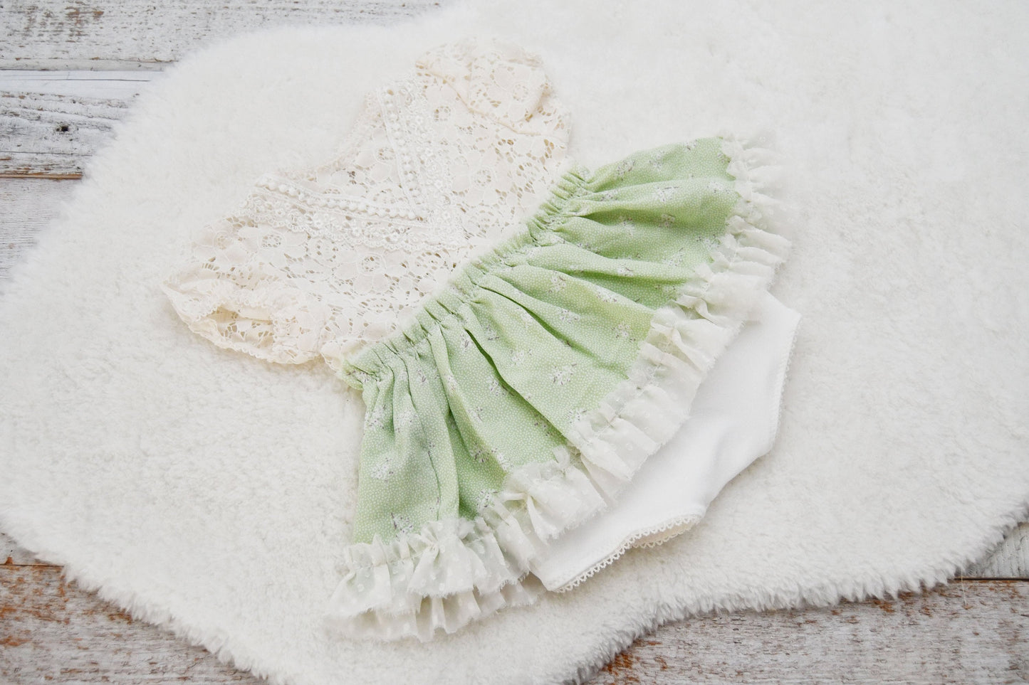 SITTER Romper Baby Girl, Spring Photo Outfit, Green Baby Dress, Ruffled Romper for Photo Shoots, SITTER Girl Photo Outfit