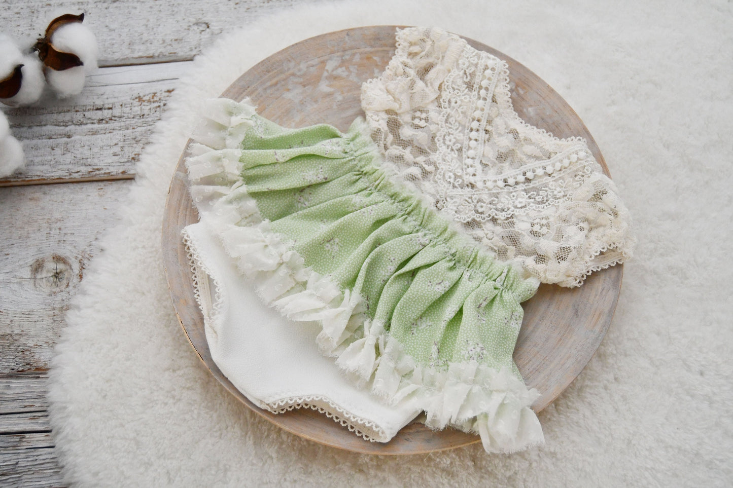 Newborn Romper Baby Girl, Spring Photo Outfit, Green Baby Dress, Ruffled Romper for Photo Shoots, Newborn Girl Photo Outfit