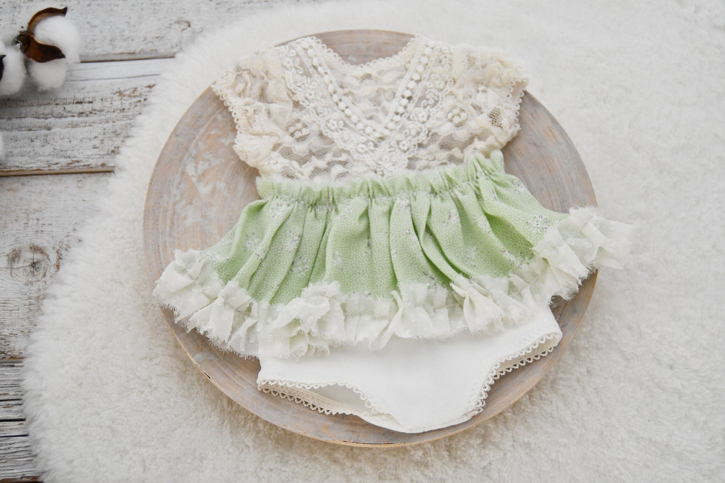 Newborn Romper Baby Girl, Spring Photo Outfit, Green Baby Dress, Ruffled Romper for Photo Shoots, Newborn Girl Photo Outfit