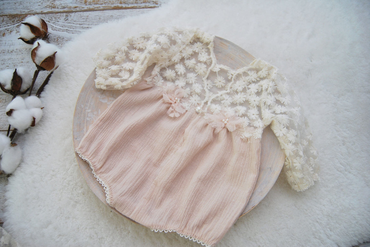 Newborn girl romper in boho style for photo shoots, Neutral photo prop lace outfit for newborn, Newborn photography romper with long sleeves