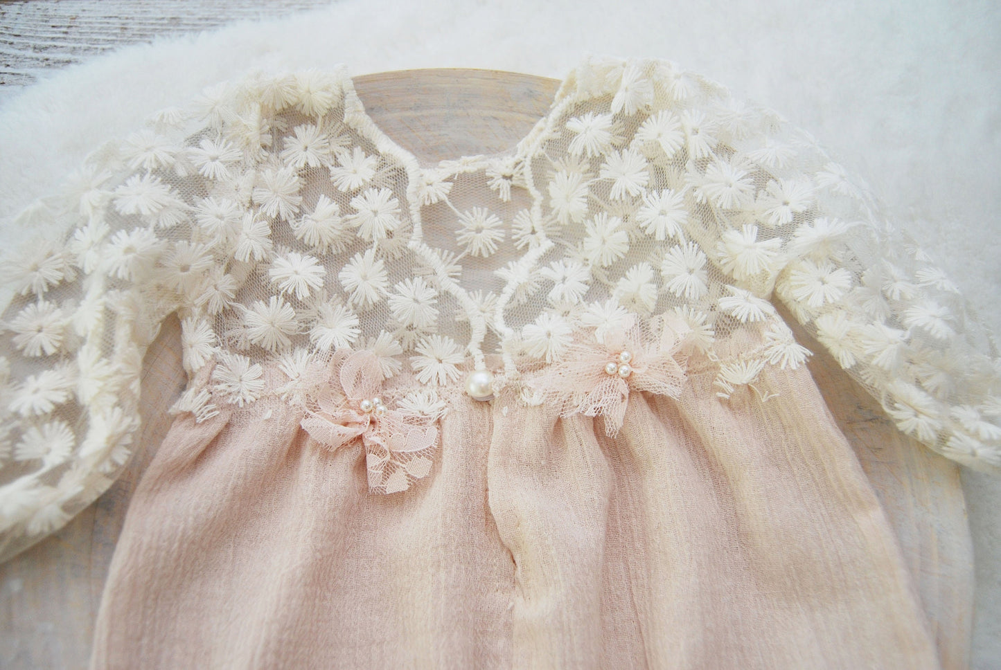 Newborn girl romper in boho style for photo shoots, Neutral photo prop lace outfit for newborn, Newborn photography romper with long sleeves