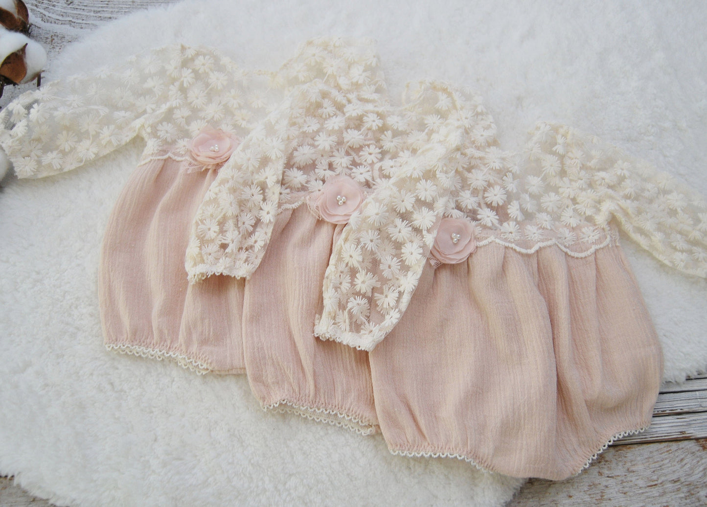 Newborn girl romper in boho style for photo shoots, Neutral photo prop lace outfit for newborn, Newborn photography romper with long sleeves