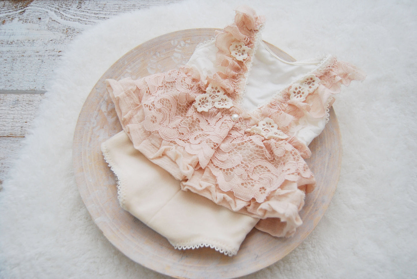 Newborn photo prop outfit, Pink lace romper newborn girl, Boho baby girl outfit, Photography outfit baby girl, Ruffled newborn romper