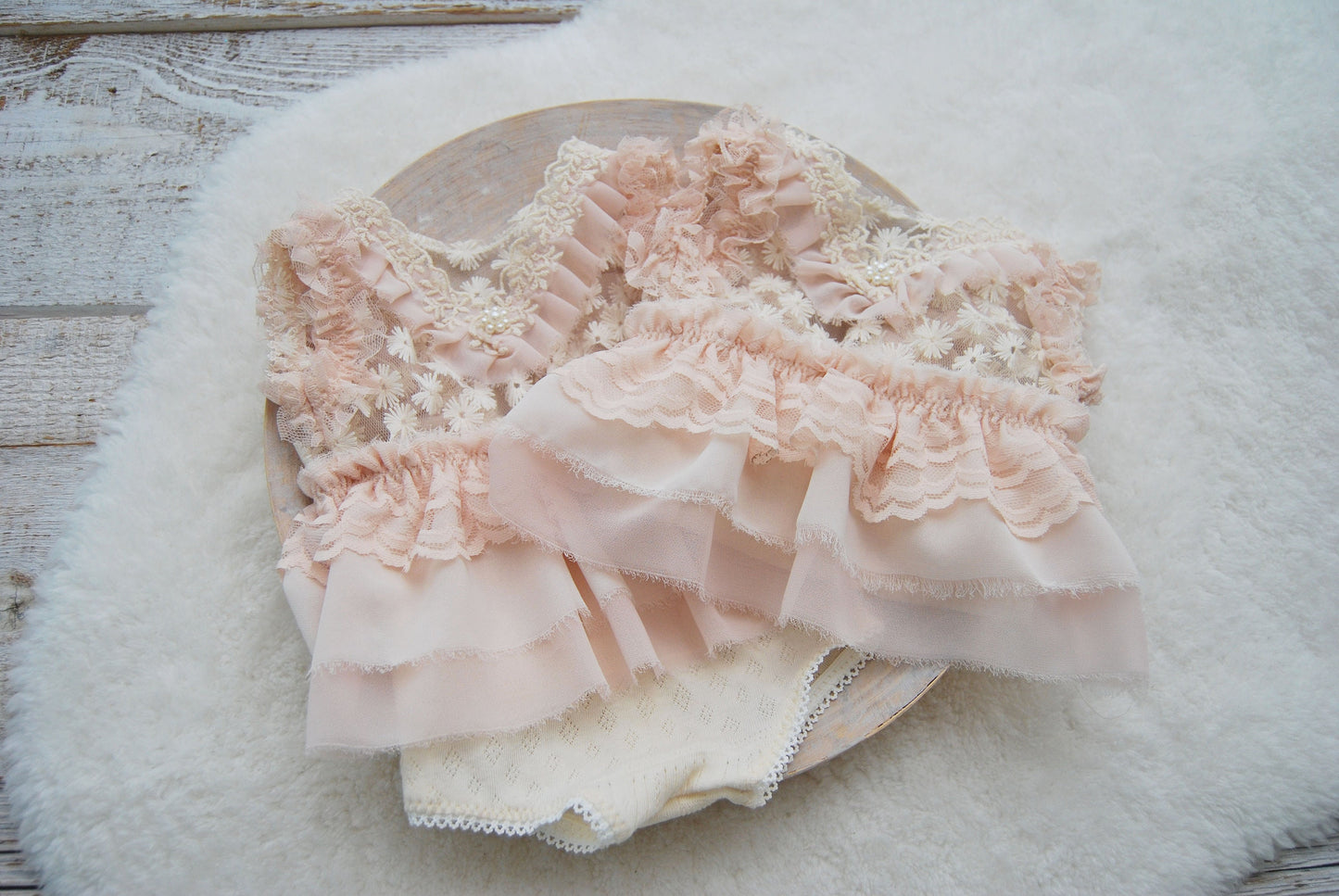 Newborn photo prop outfit, Pink lace romper newborn girl, Boho baby girl outfit, Photography outfit baby girl, Ruffled newborn romper