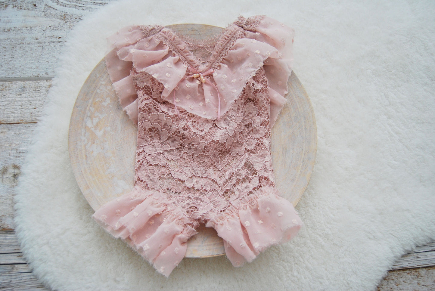 Photography outfit for newborn girls, Dusty pink romper baby, Newborn romper with opened back, Ruffled romper newborn, Photography prop