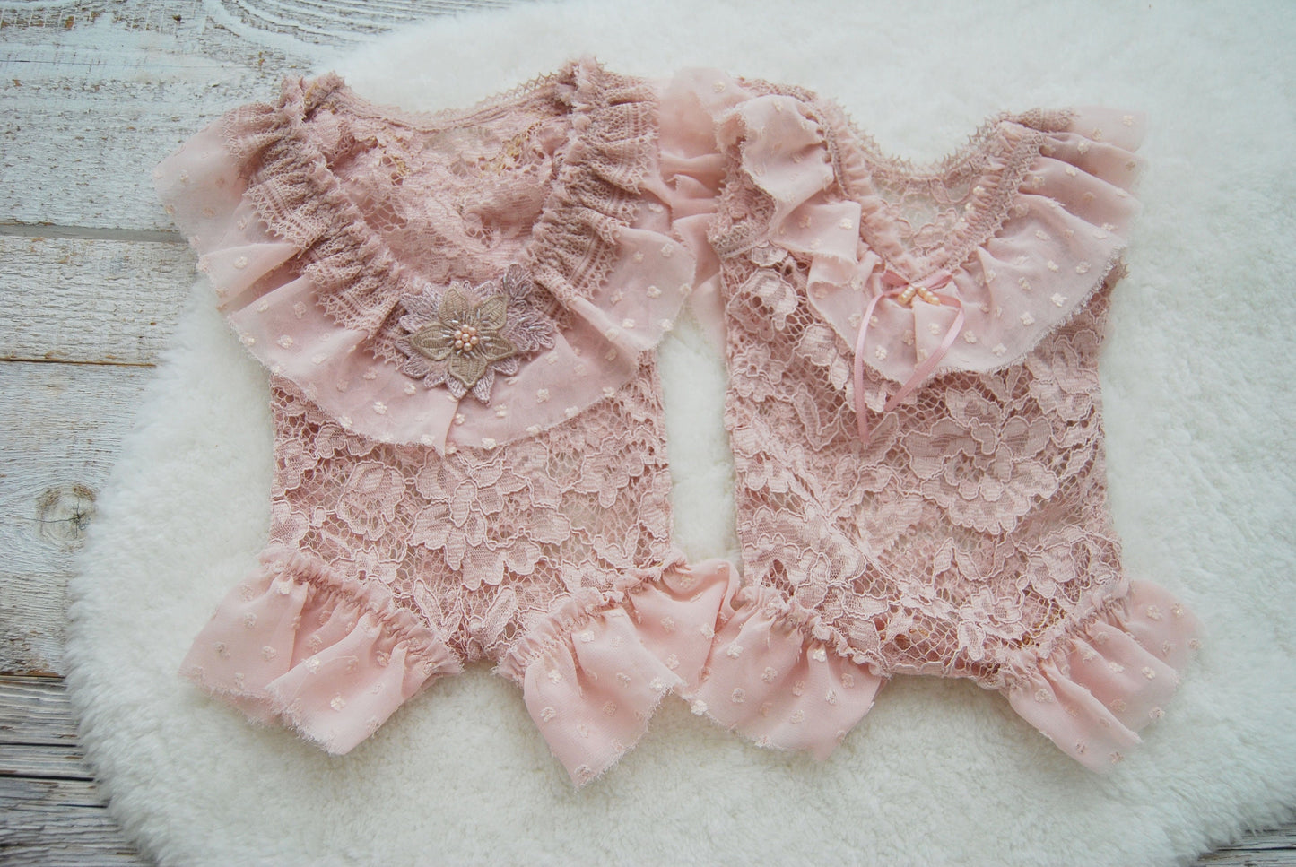 Photography outfit for newborn girls, Dusty pink romper baby, Newborn romper with opened back, Ruffled romper newborn, Photography prop