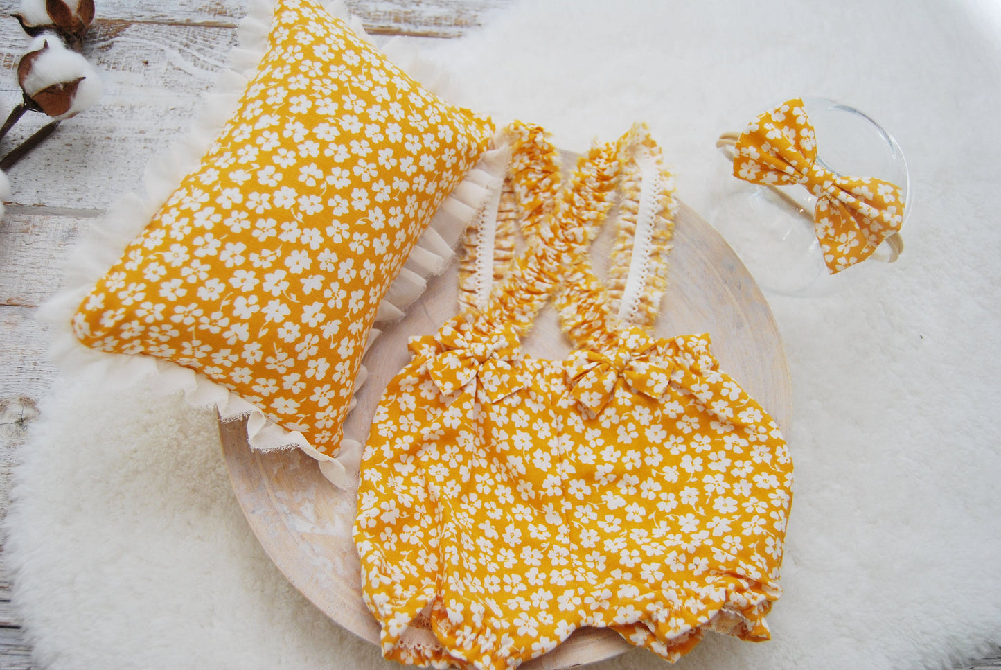 Newborn photography set yellow, Baby girl bloomer set, Bow headband, Newborn posing pillow, Newborn photo prop, Summer baby girl outfit