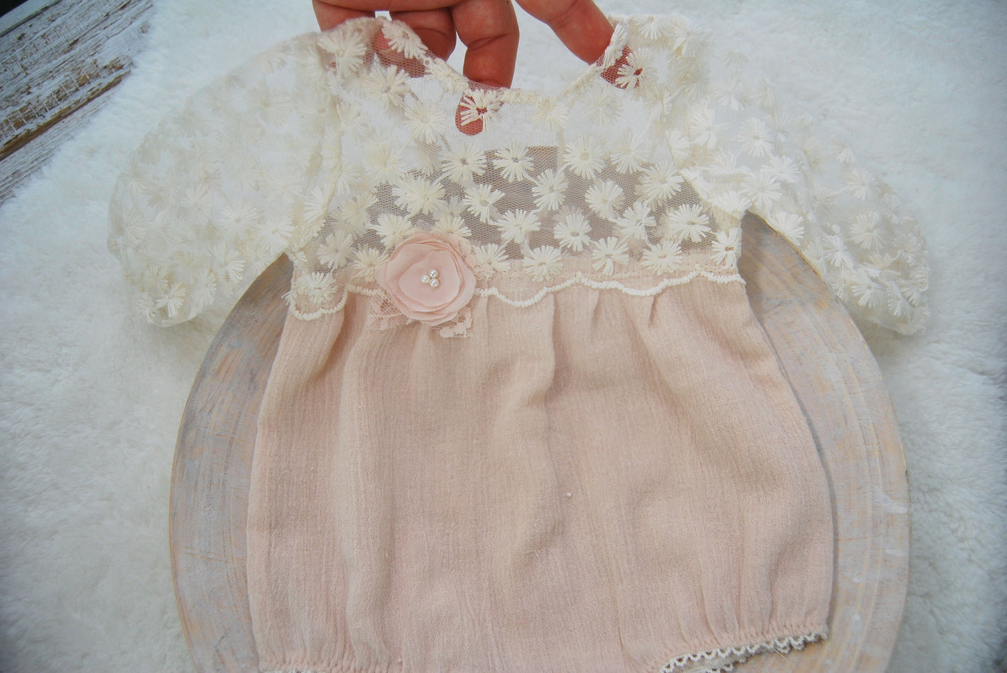 Newborn girl romper in boho style for photo shoots, Neutral photo prop lace outfit for newborn, Newborn photography romper with long sleeves