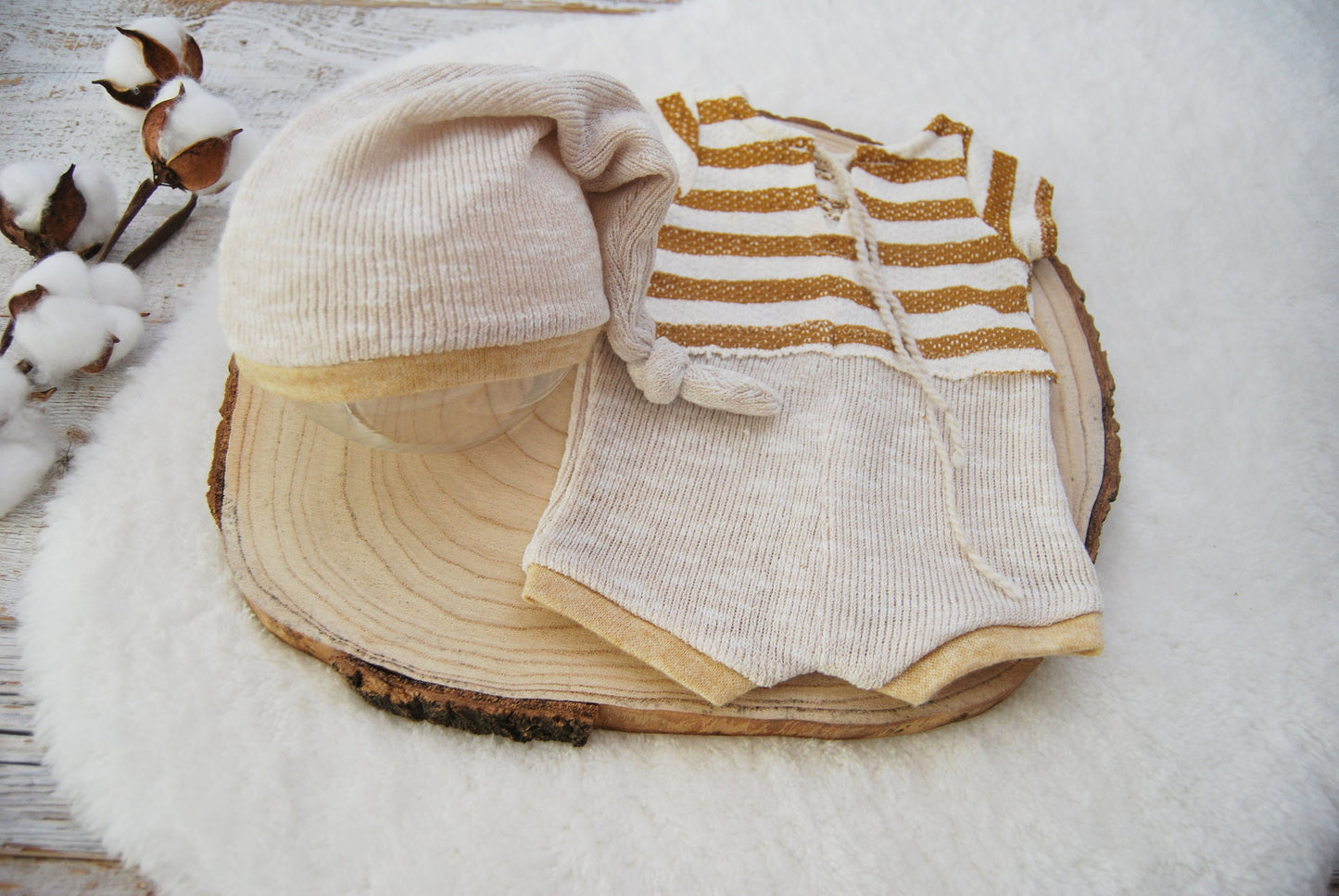 Baby outfit that includes romper and hat for photography shoots. The romper features short sleeves and no legs. It&#39;s soft and stretchy. Perfect as newborn photo prop, baby shower gift or newborn gift.