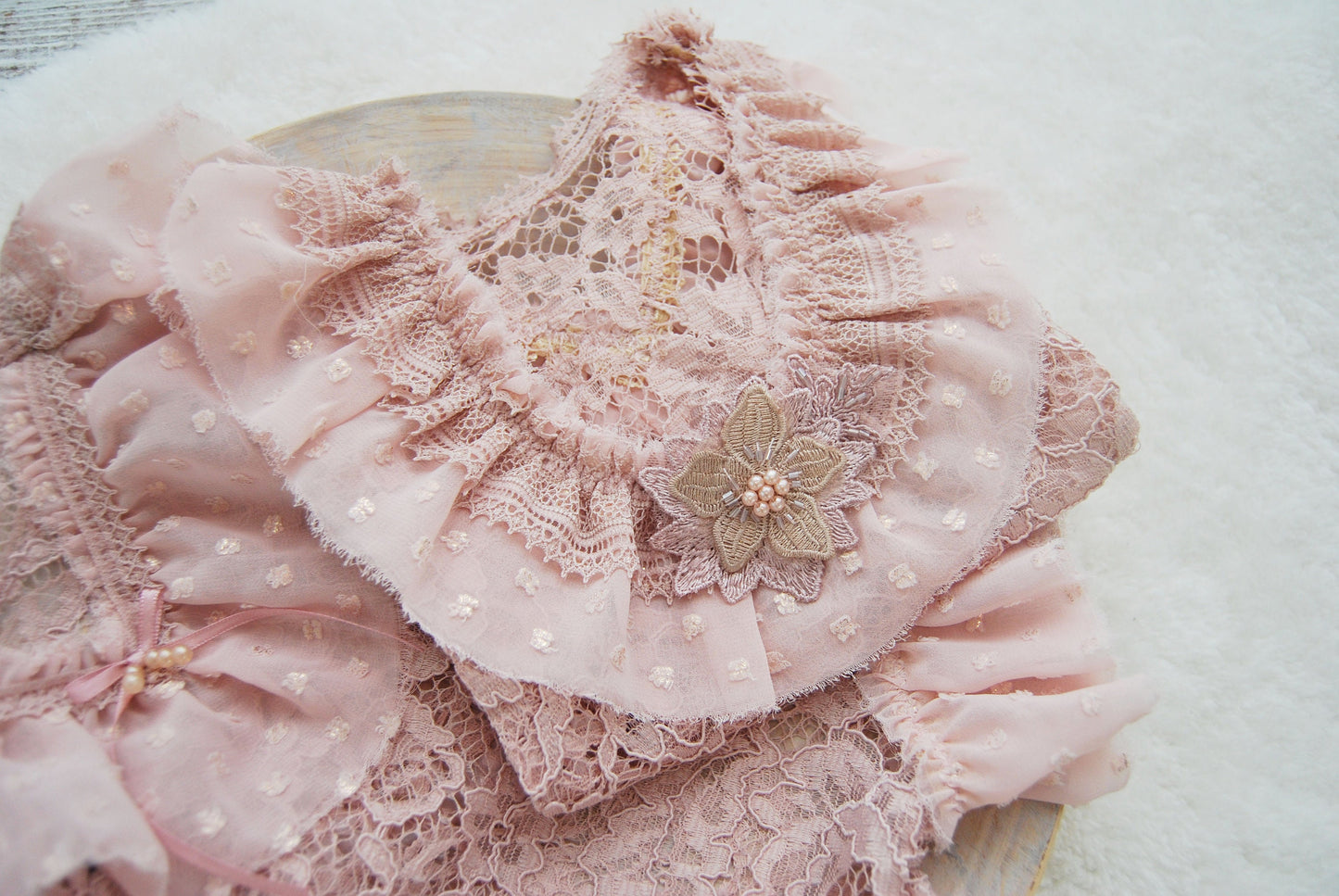 Photography outfit for newborn girls, Dusty pink romper baby, Newborn romper with opened back, Ruffled romper newborn, Photography prop