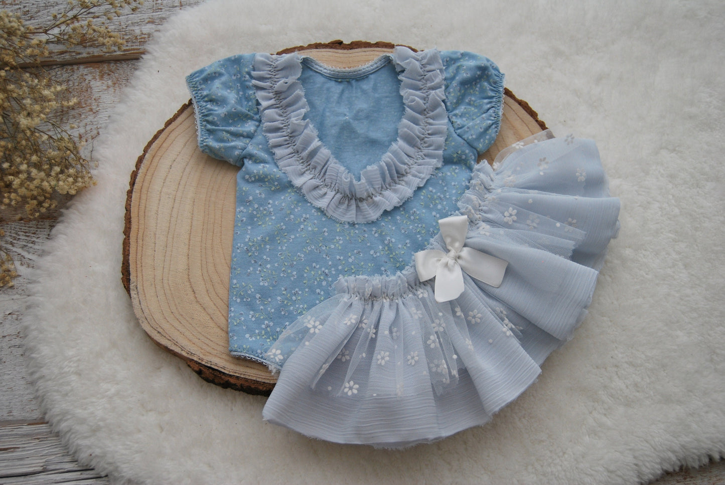 Blue newborn girl romper and tutu skirt, Newborn photo prop outfit, Floral baby girl dress in blue, Newborn photography outfit