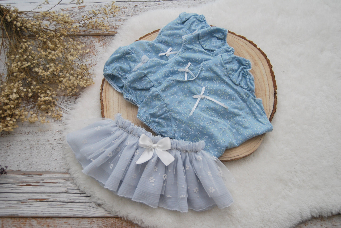 Blue newborn girl romper and tutu skirt, Newborn photo prop outfit, Floral baby girl dress in blue, Newborn photography outfit