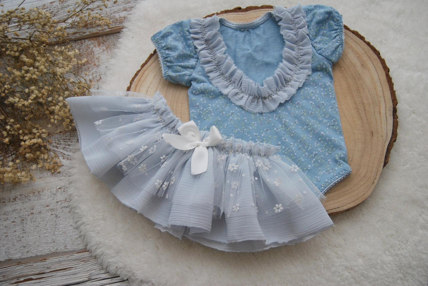 Blue newborn girl romper and tutu skirt, Newborn photo prop outfit, Floral baby girl dress in blue, Newborn photography outfit