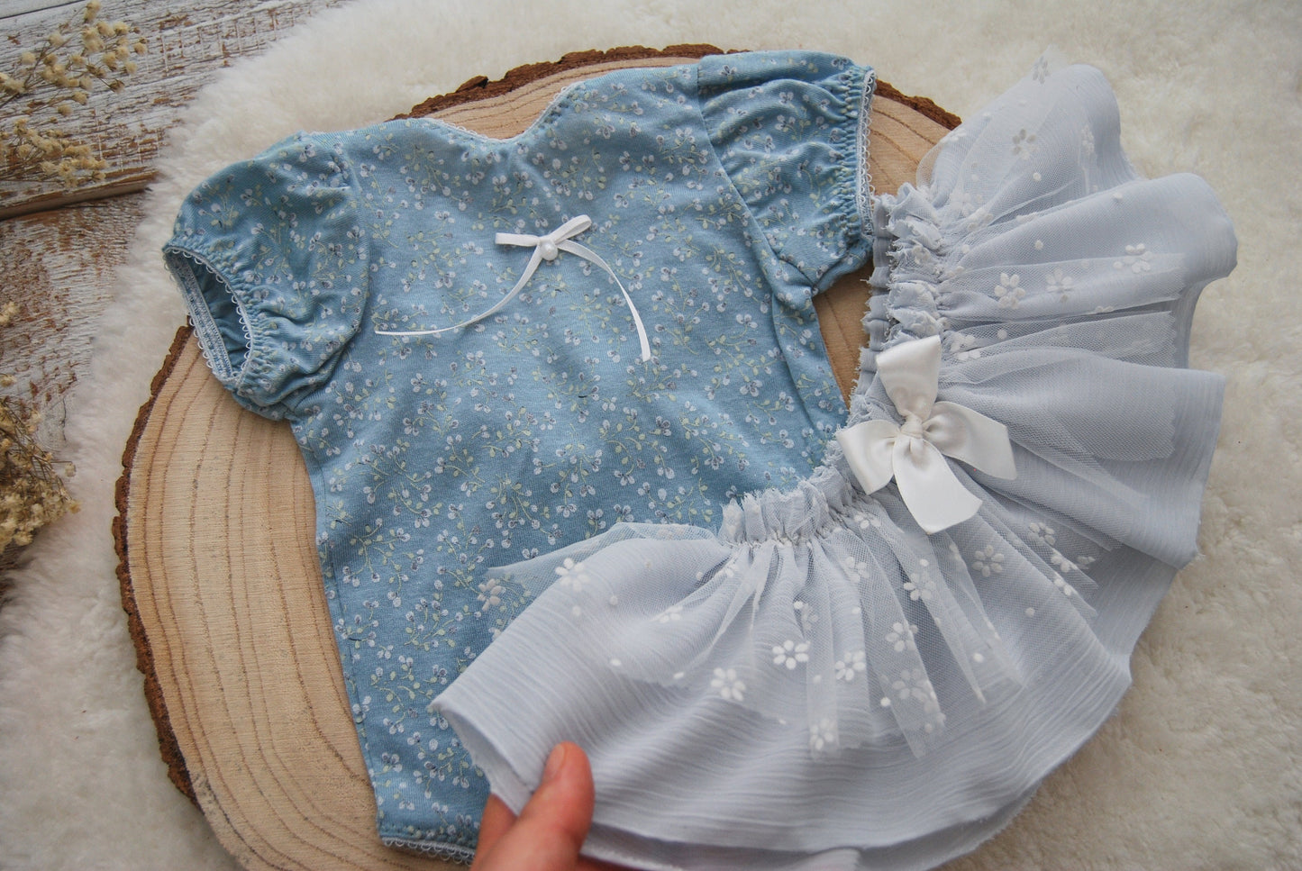 Blue newborn girl romper and tutu skirt, Newborn photo prop outfit, Floral baby girl dress in blue, Newborn photography outfit