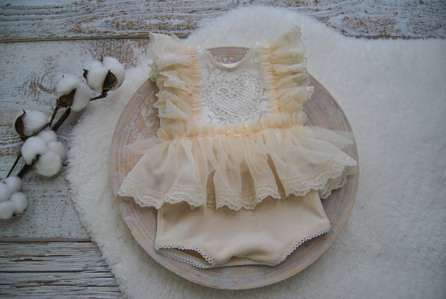 Newborn romper, Newborn girl photoshoot outfit, Lace romper baby girl, Ruffle dress for newborn girls, Baby Photo Props